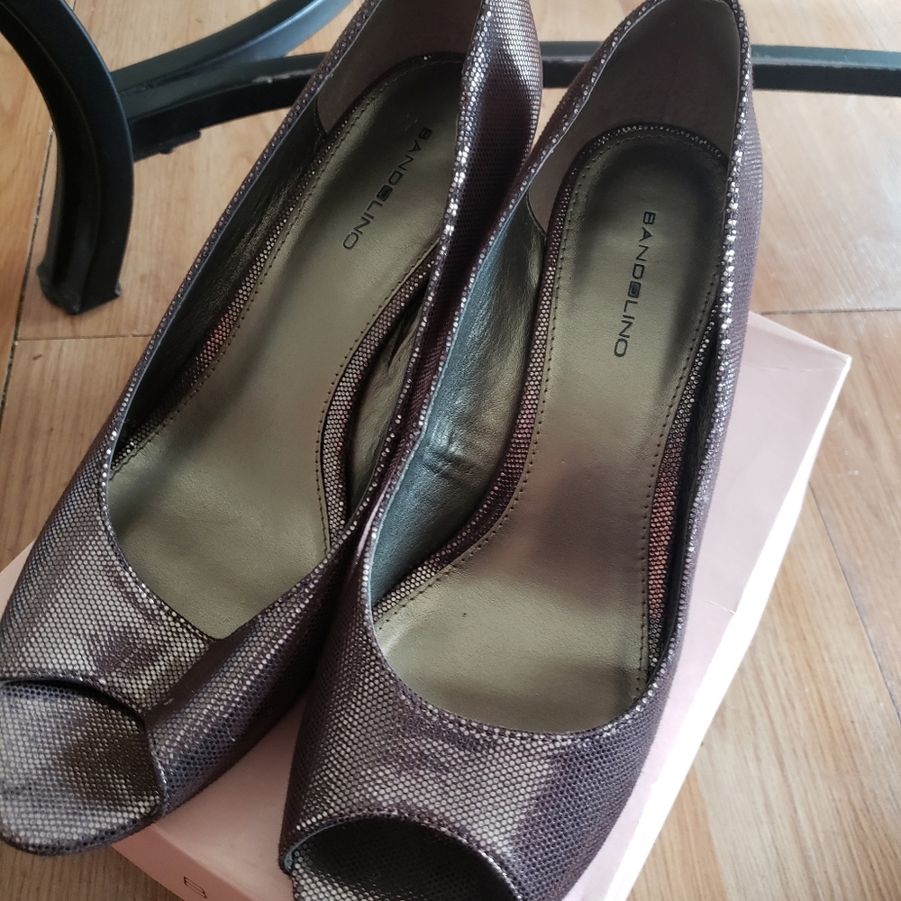 Dress shoe